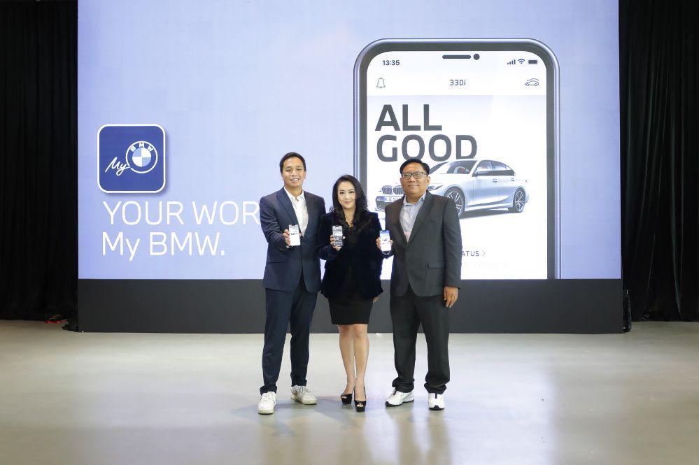 BMW Seri-3 menjadi mobil demo untuk mencoba fitur-fitur BMW Connected Drive