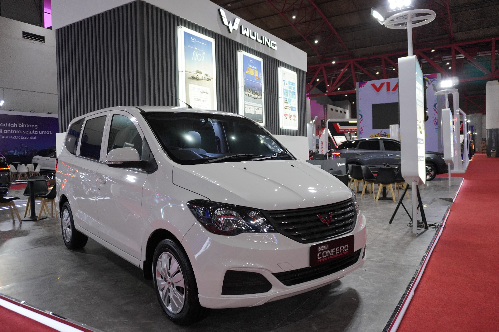 Ini Produk Lengkap Wuling di Jakarta Fair Kemayoran 2024 Wuling Confero tetap menggoda pasar LMPV