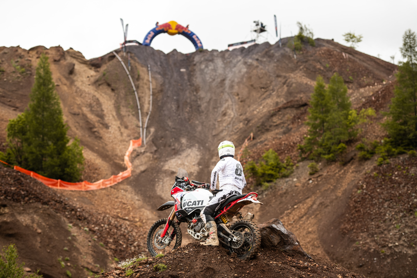 Ducati DesertX Rally Kembali Menangkan Erzbergrodeo : Iron Road Prologue Iron Road Prologue kerap menyuguhkan medan ekstrem