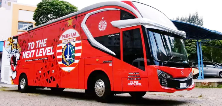 Kalah Dari Selangor FC, Intip Spesifikasi Bus Persija Jakarta Bagian samping bus Persija
