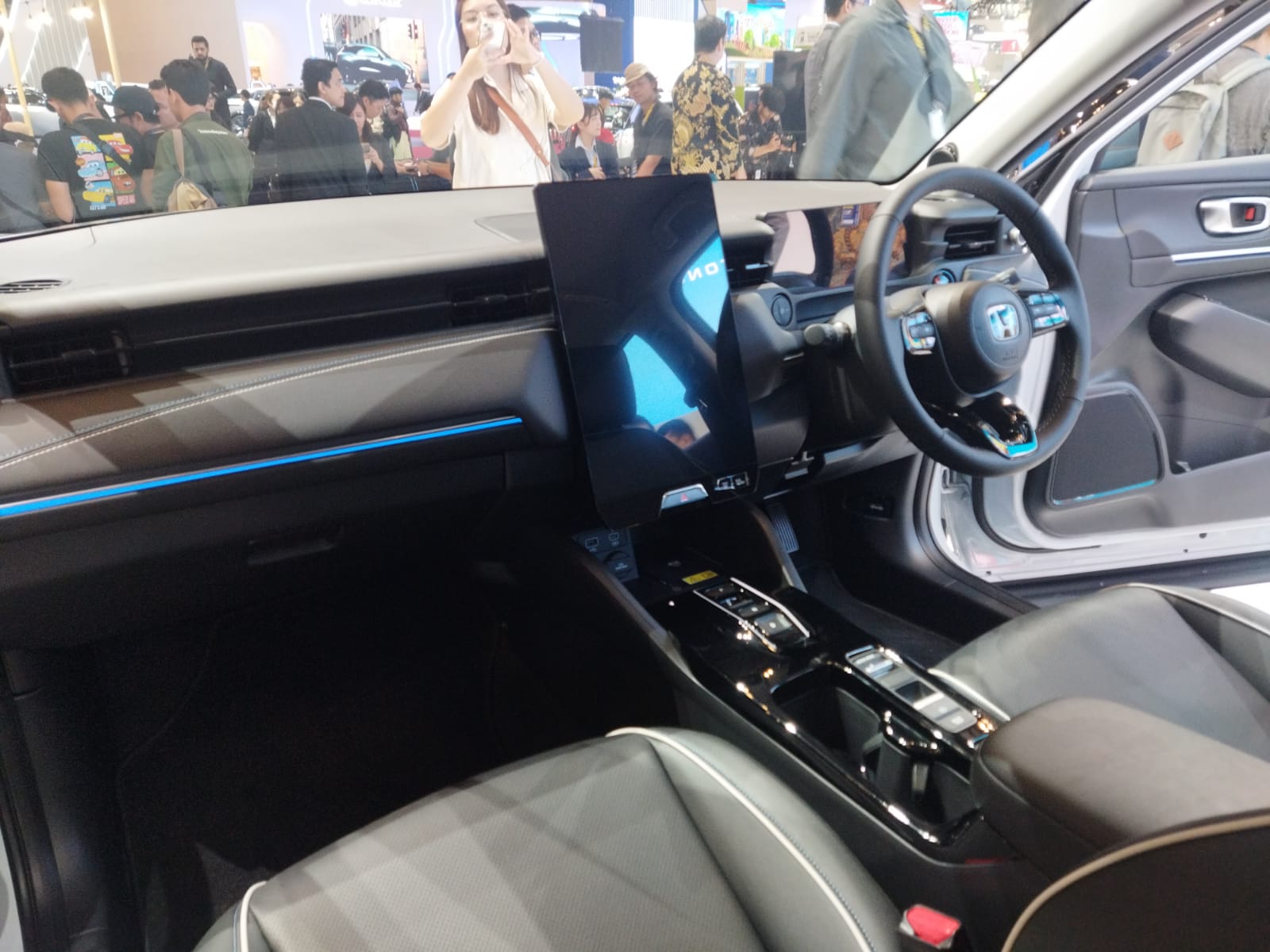 Honda Melawan, Ini Proyeksi Honda e:N1 Dijual di Indonesia Sebaiknya ke depan tidak pakai layar super-jumbo di kabin