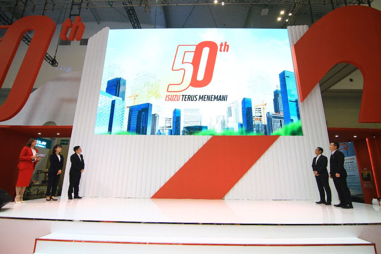 Seremoni perayaan tahun emas atau 50 tahun eksistensi Isuzu di GIIAS 2024