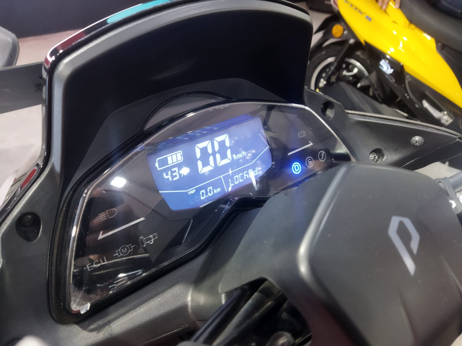 Motor Listrik Polytron FOX-R dan FOX-S Semarakkan GIIAS 2024 Dengan Banderol Menggoda Speedometer Polytron FOX-S