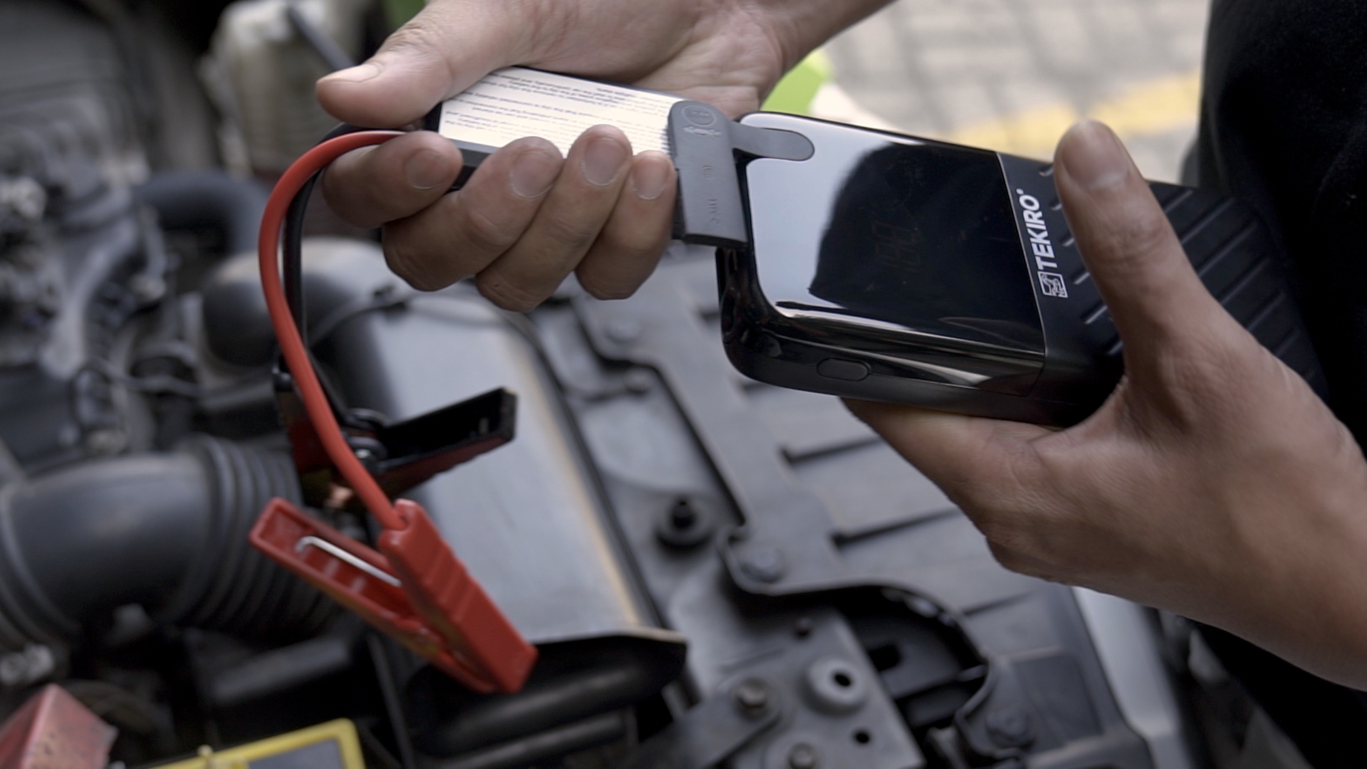 Tanpa kabel, portable jumper Tekiro ini punya fleksibilitas dibawa kemana saja