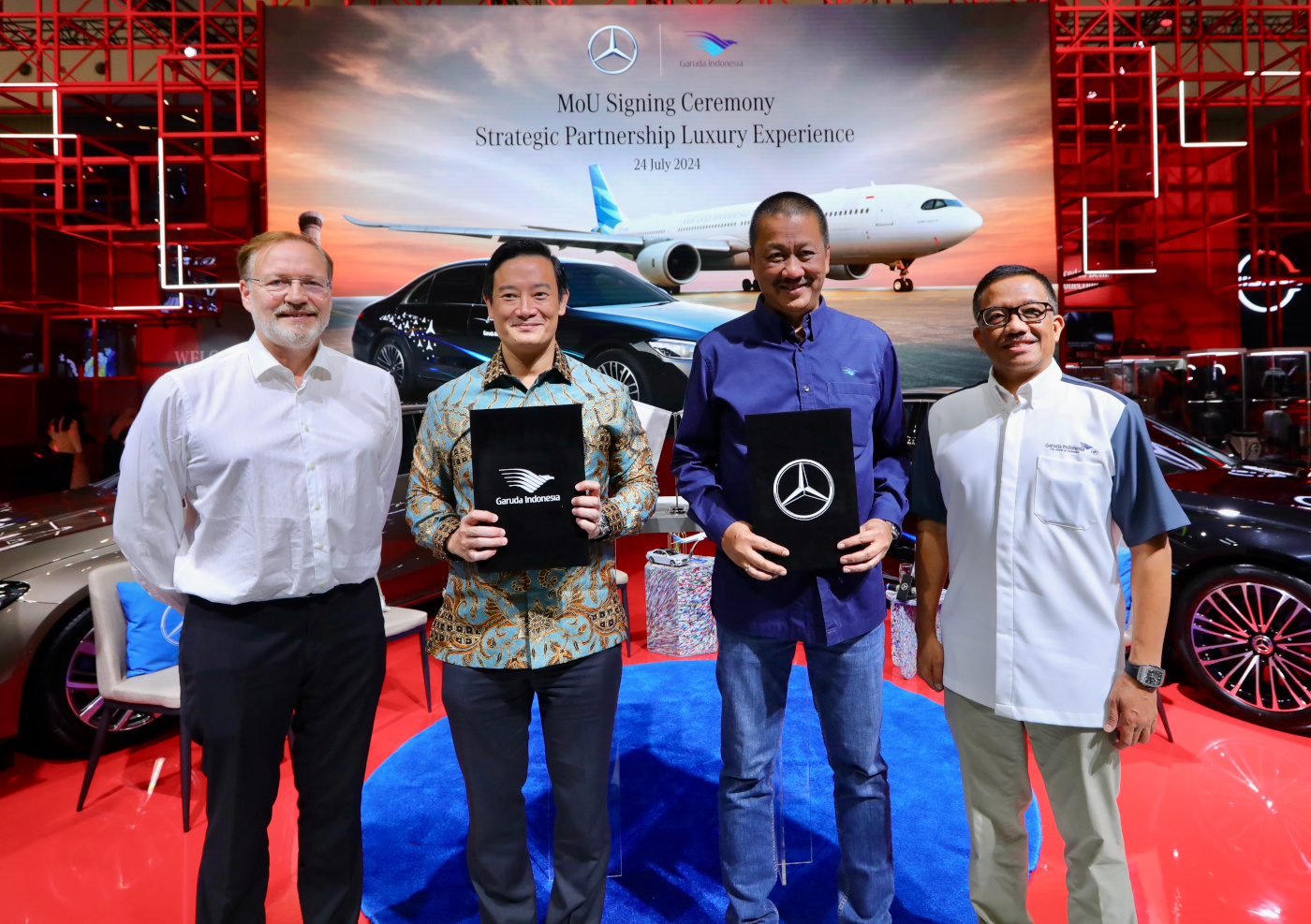 Satu perjalanan LUXURY EXPERIENCE, mencakup penerbangan bersama Garuda Indonesia Business Class, akomodasi di hotel bintang 5, dan seamless luxury experience activities bersama Mercedes-Benz.