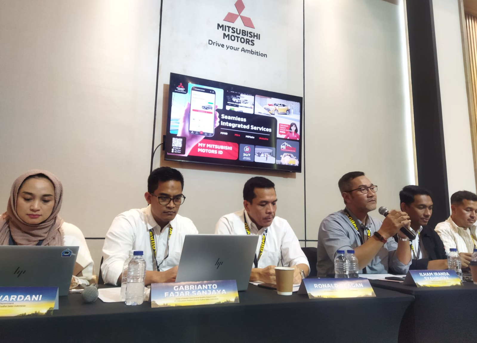 Ilham Iranda Syahputra (kanan) saat penjelasan MMID