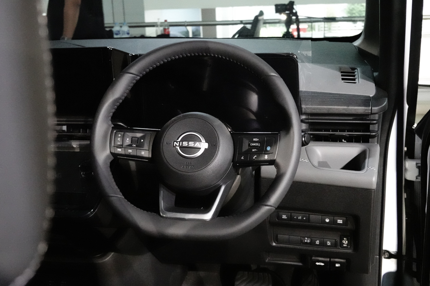 GIIAS 2024 Dimulai, Begini Wujud Utuh Nissan Serena e-Power Kualitas meterial setir premium nyaman digenggam