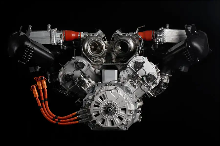 Mobil ini mengusung mesin 4.000cc V8 twin-turbocharged baru dibantu atensi tiga motor listrik dan baterai