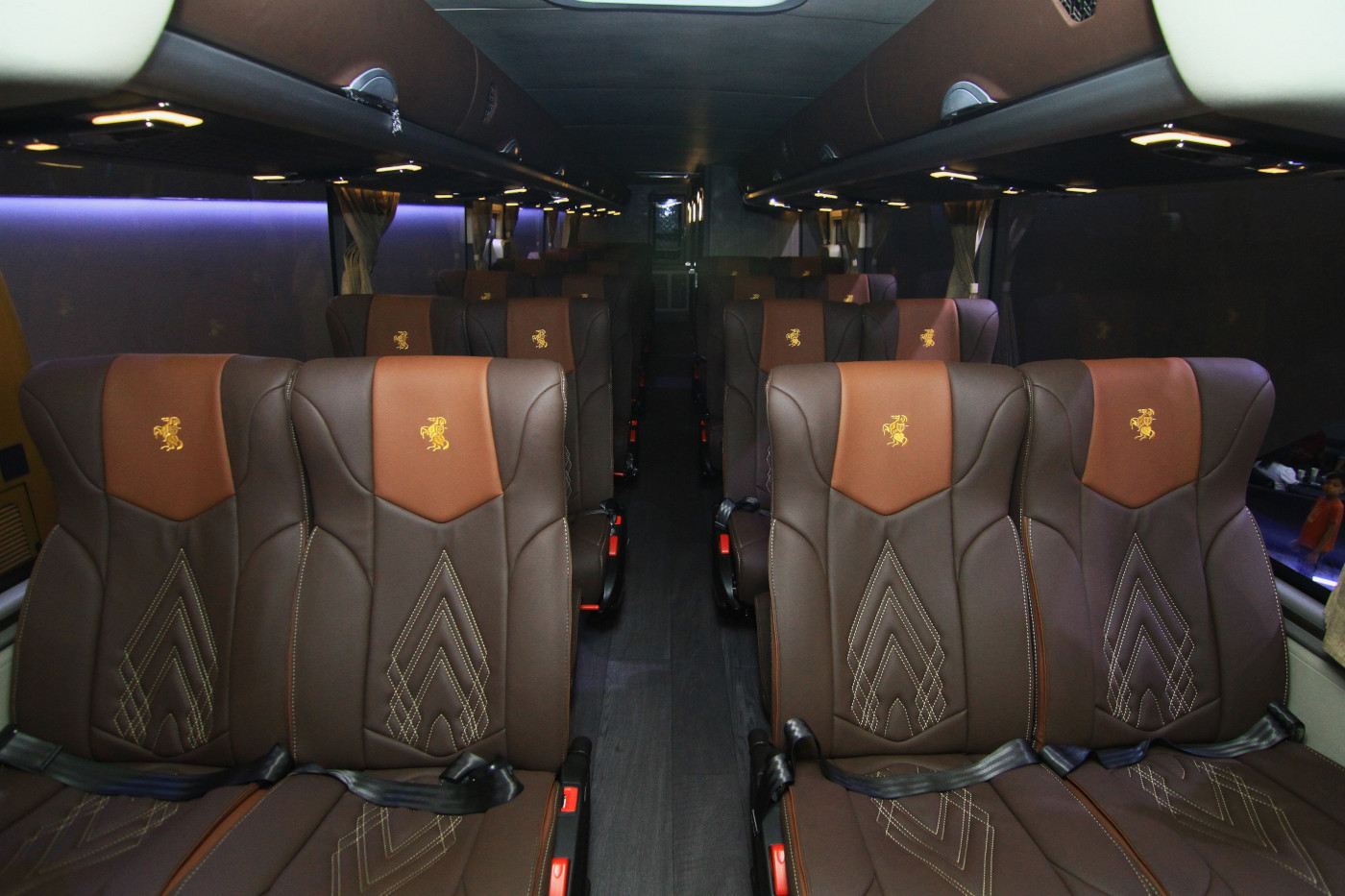 Bedah Mercedes-Benz Bus 0500 RSD 2445 Pertama di Indonesia Pakai ADAS Area premium oleh Adiputro dan berkapasitas penumpang total 36