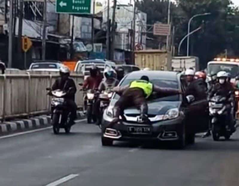 Ini Hukuman Bagi Pengemudi yang Melarikan Diri dari Razia image994