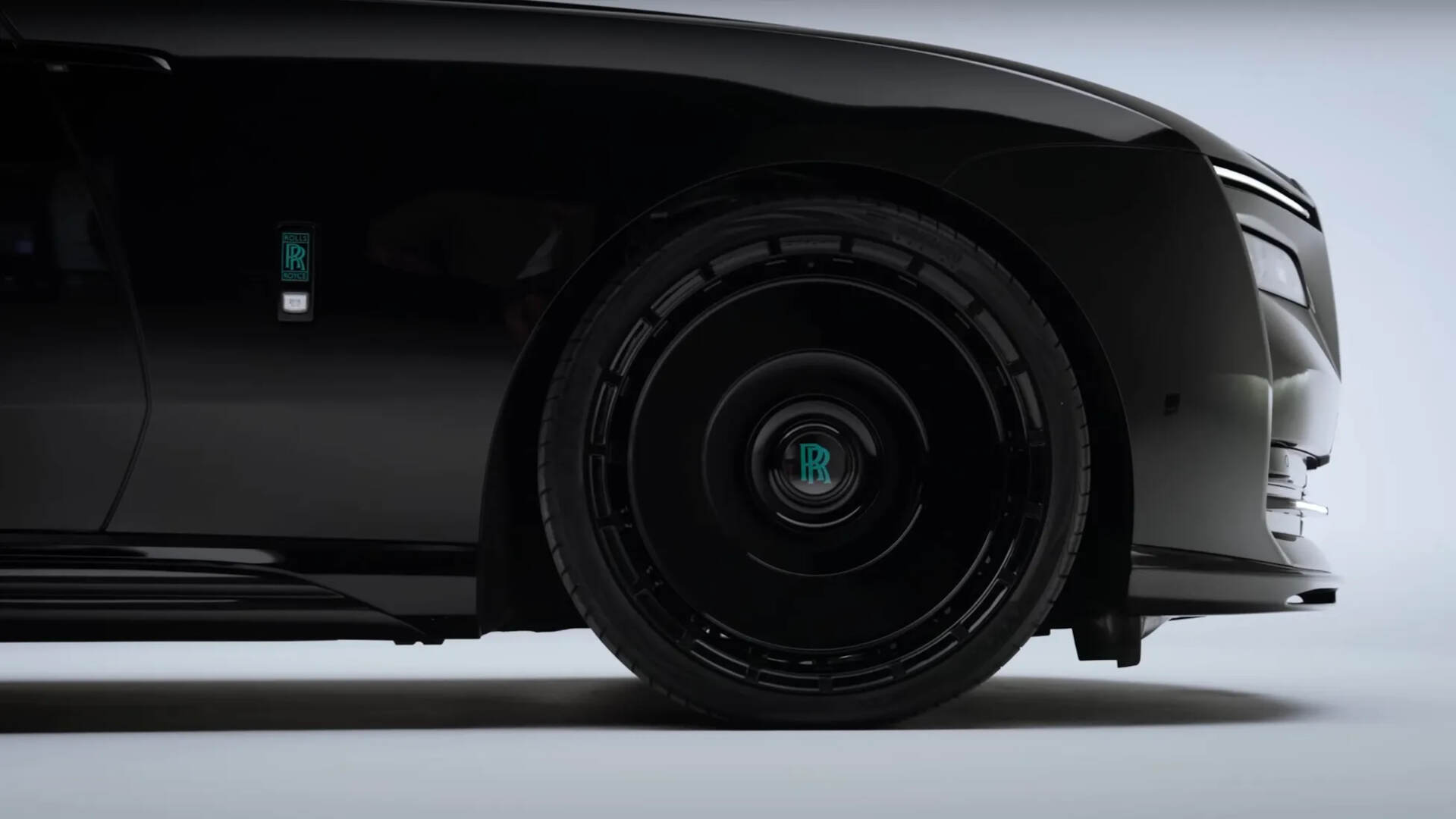 Mobil Listrik Termewah Kena Pisau Bedah Modifikasi Rolls-Royce Spectre Novitec tawarkan dua opsi velg alloy 24 inci model palang 9 ganda atau desain cakram tertutup