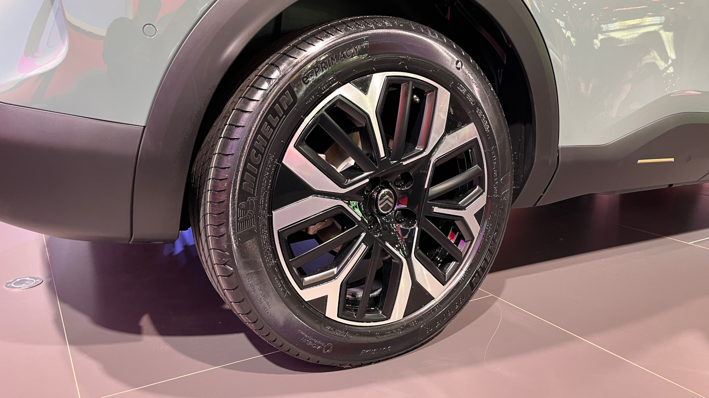 Langsung dari Paris Motor Show 2024 : Spesifikasi Citroen C4 dan C4 X Berjantung Hybrid Suspensi diklaim lebih oprimal