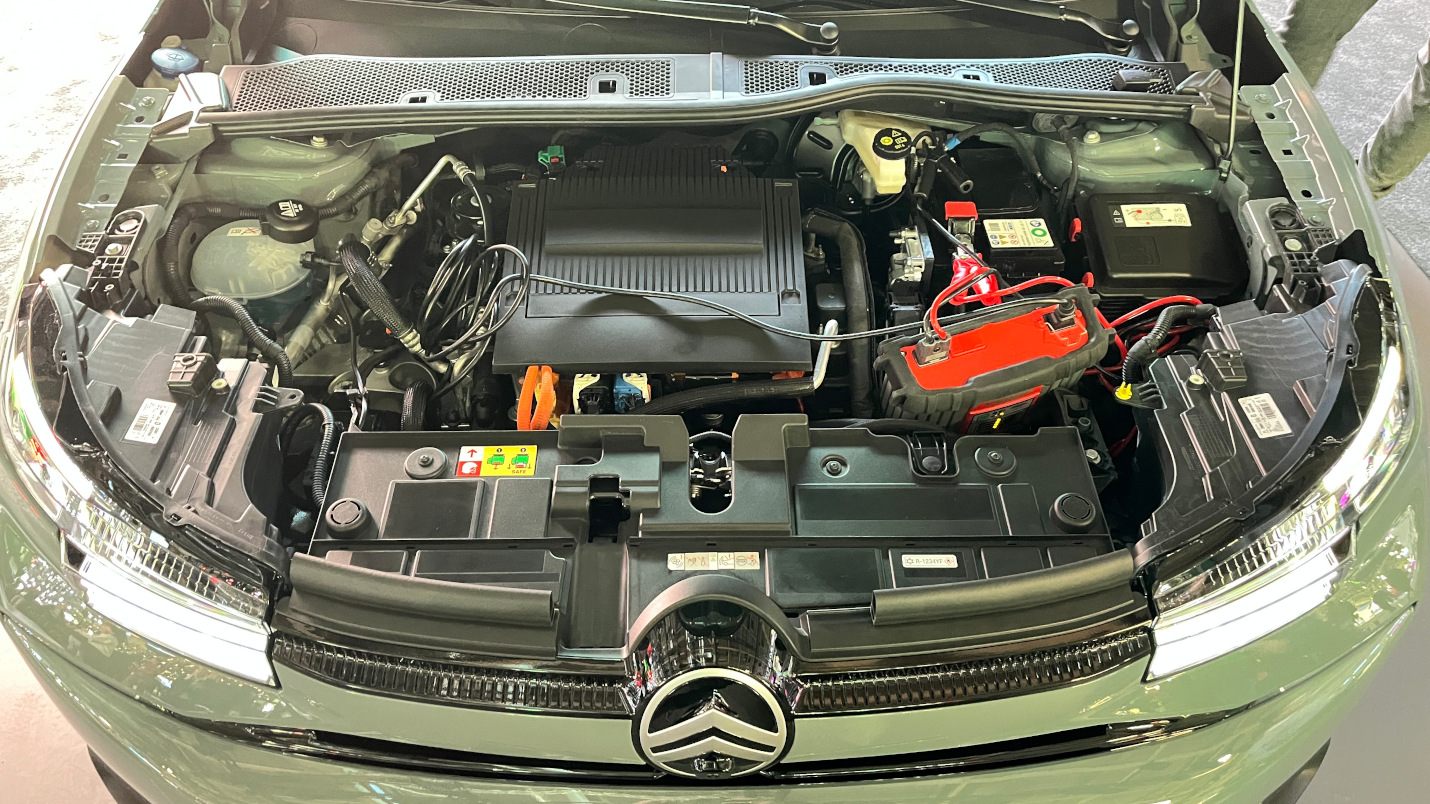 Langsung dari Paris Motor Show 2024 : Citroen eC4 Bisa Dipesan Konsumen Indonesia by Order Citroen eC4 disokong baterai berkapasitas 54 kWh dan motor 115 kW