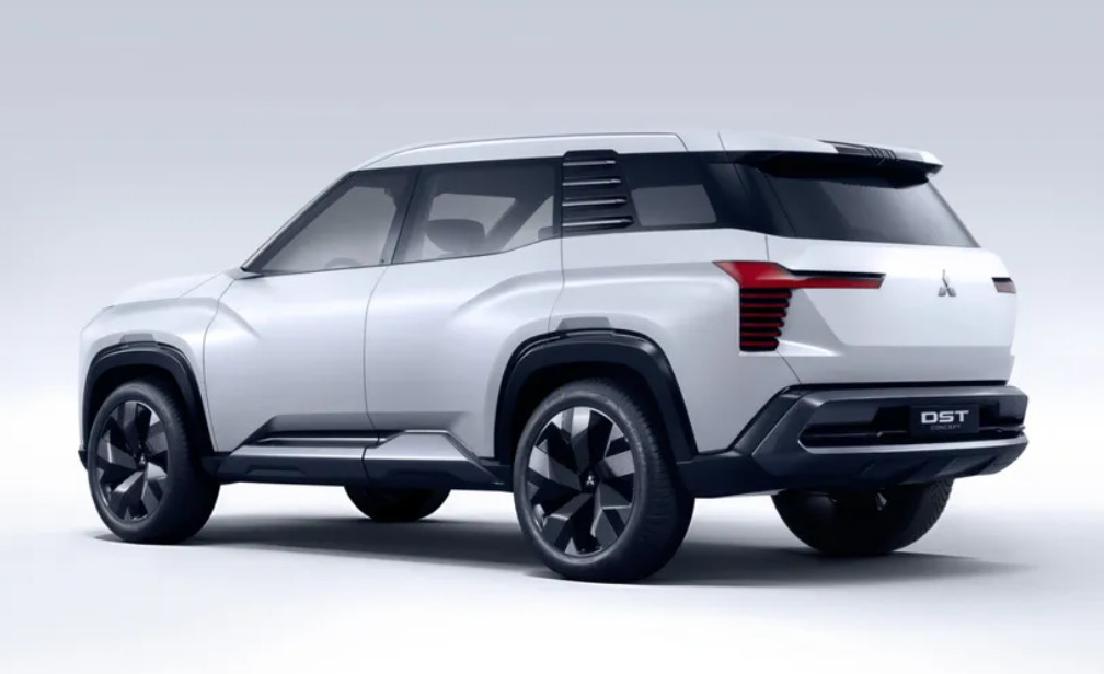 Wujud Asli Mitsubishi DST Concept Sang XForce 7-Seater Pas Tantang Santa Fe Baru? Mobil konsep ini diproyeksi akan memiliki panjang 4.825 mm dan lebar 1.815 mm