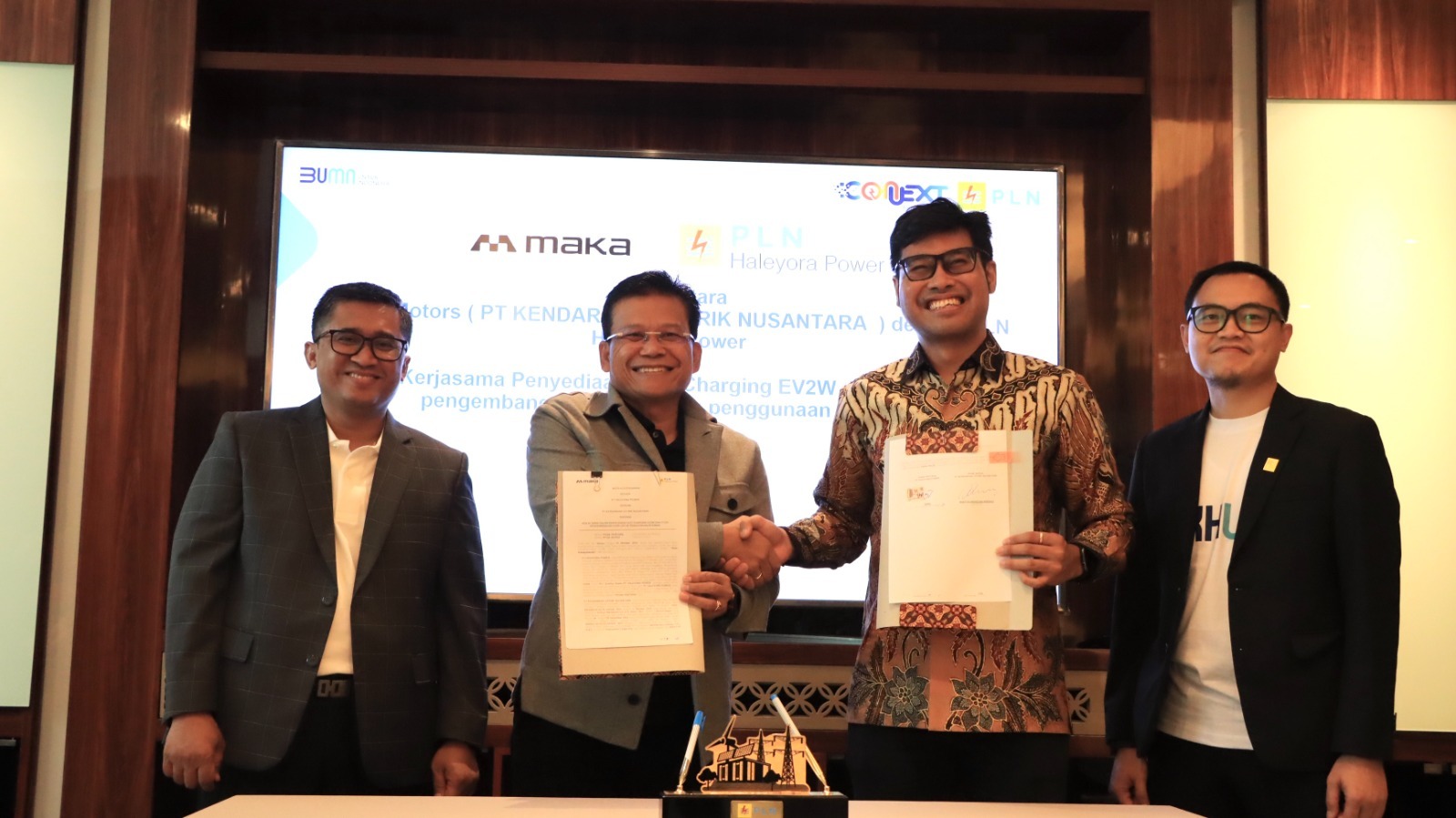 MAKA Motors Dirangkul PLN Meski Belum Resmi Launching, Bodi Motor Pakai Aksesori Khusus Unit Maka Motors yang akan digunakan PLN nantinya akan pakai livery khusus dan punya beberapa ruang penyimpanan