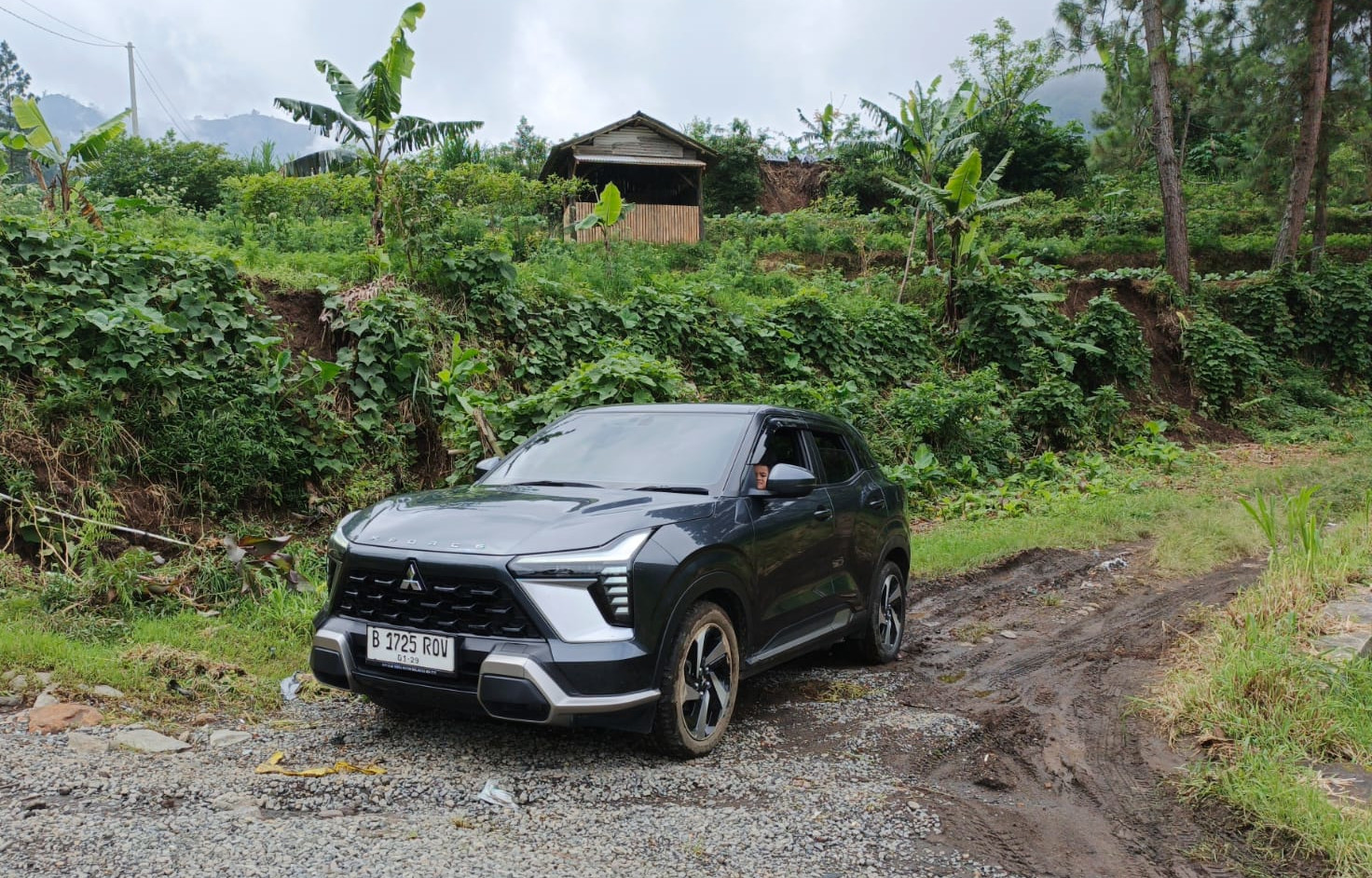 Jalur berbatu bisa ditaklukan dengan mudah pakai model Gravel di Mitsubishi XForce