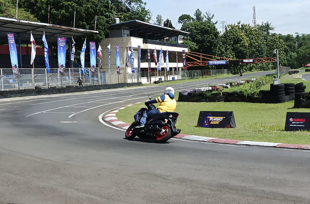 Yamaha Aerox Alpha Turbo digeber di Sirkut Sentul Karting