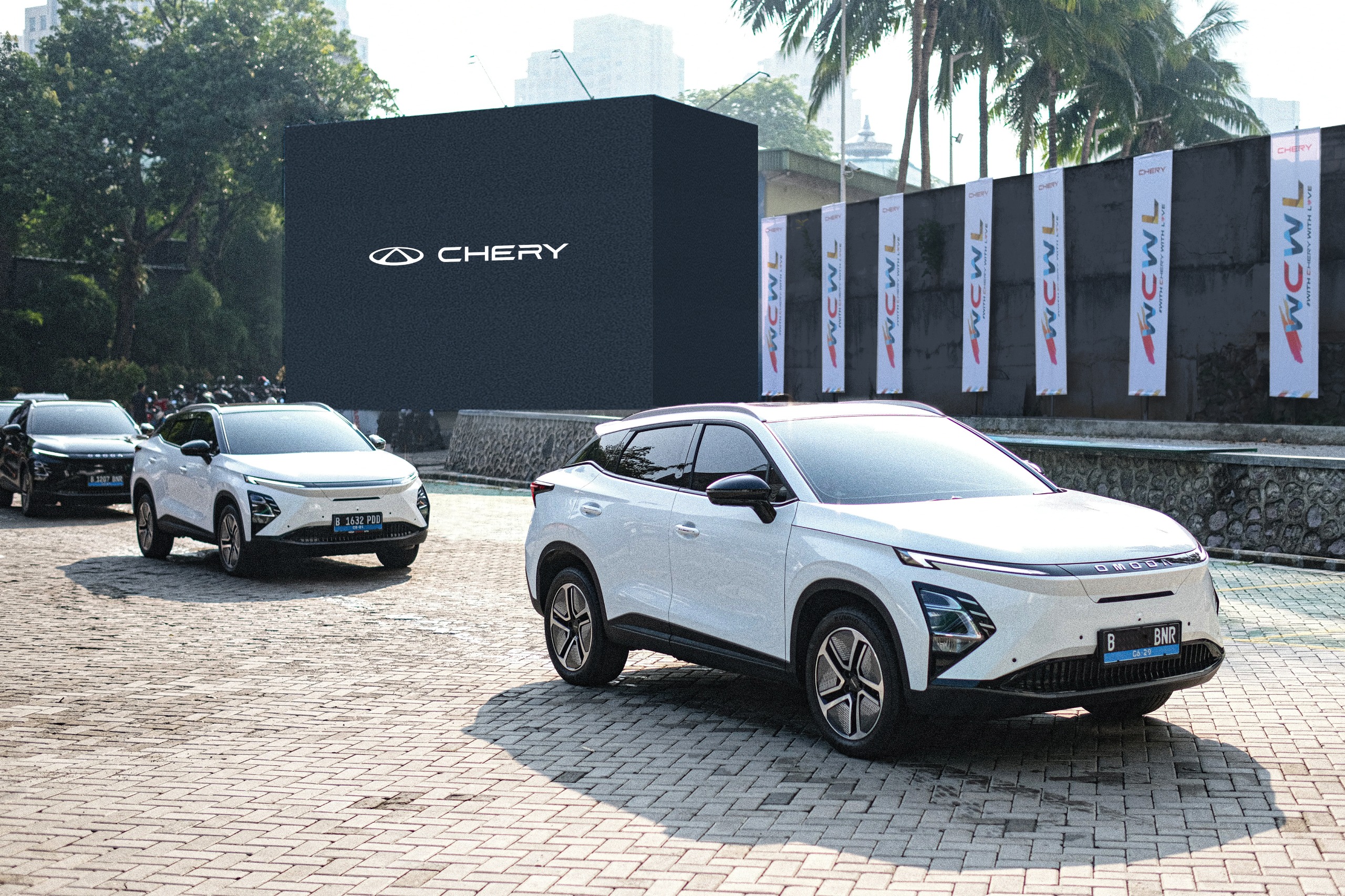 Perbandingan desain eksterior Omoda E5 vs Geely EX5