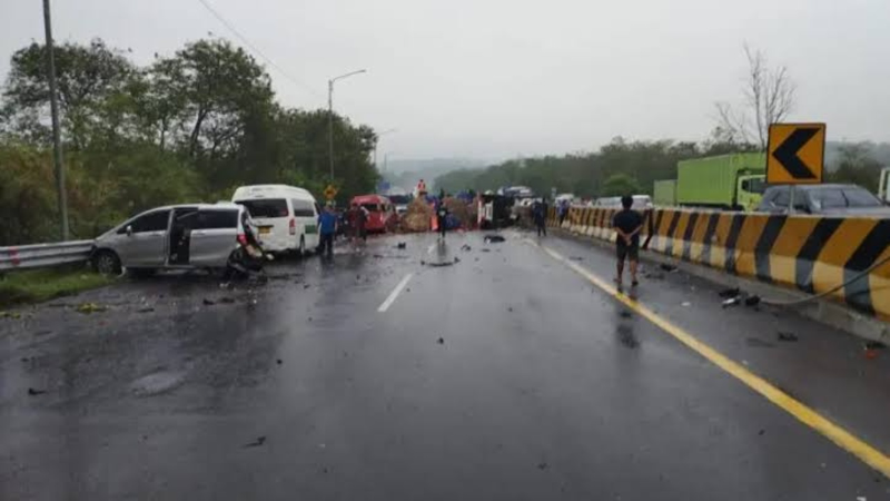 Kecelakaan beruntun di Tol Cipularang