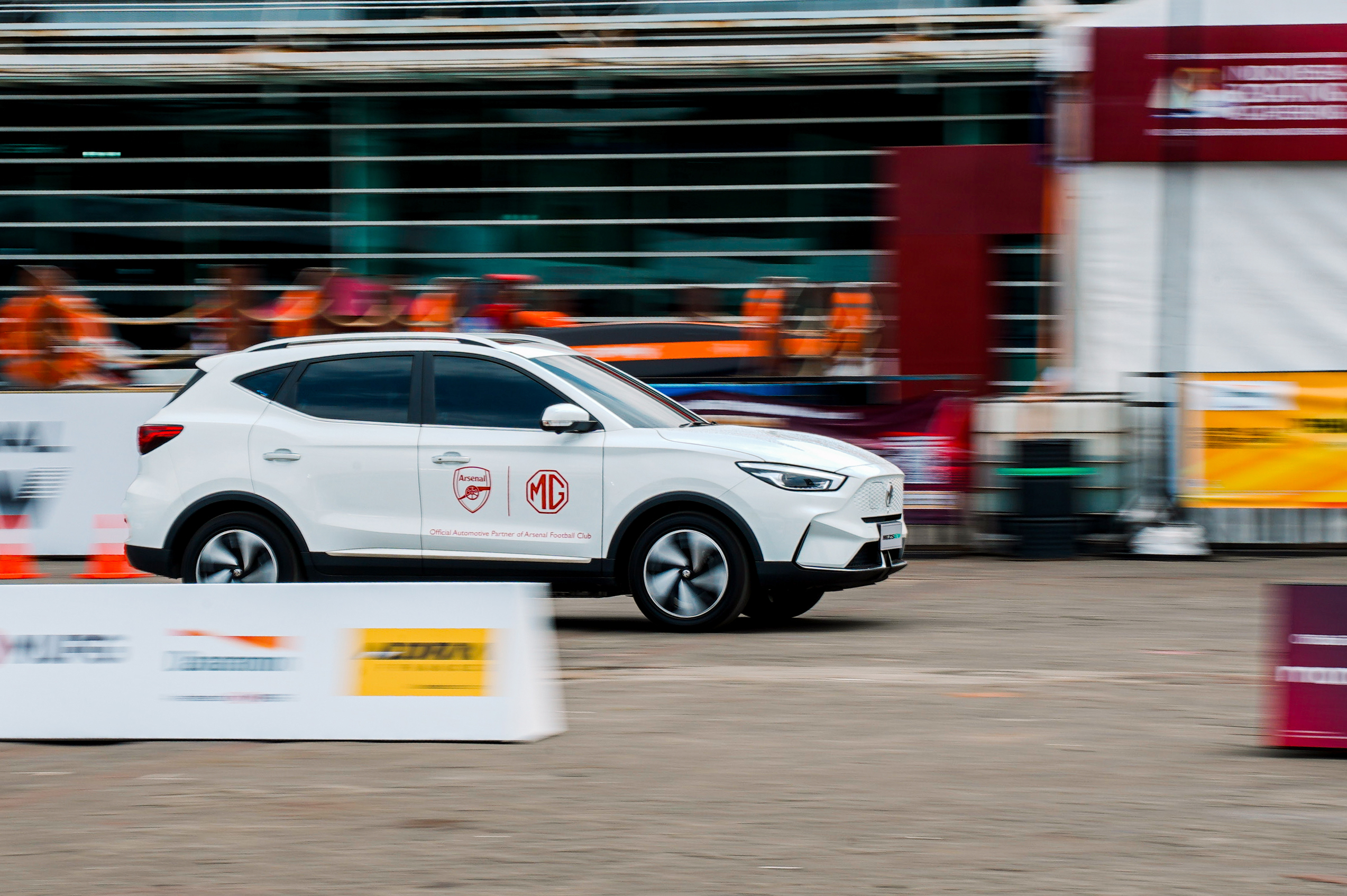 Pengunjung juga bisa test drive seluruh lini MG di IIMS 2025