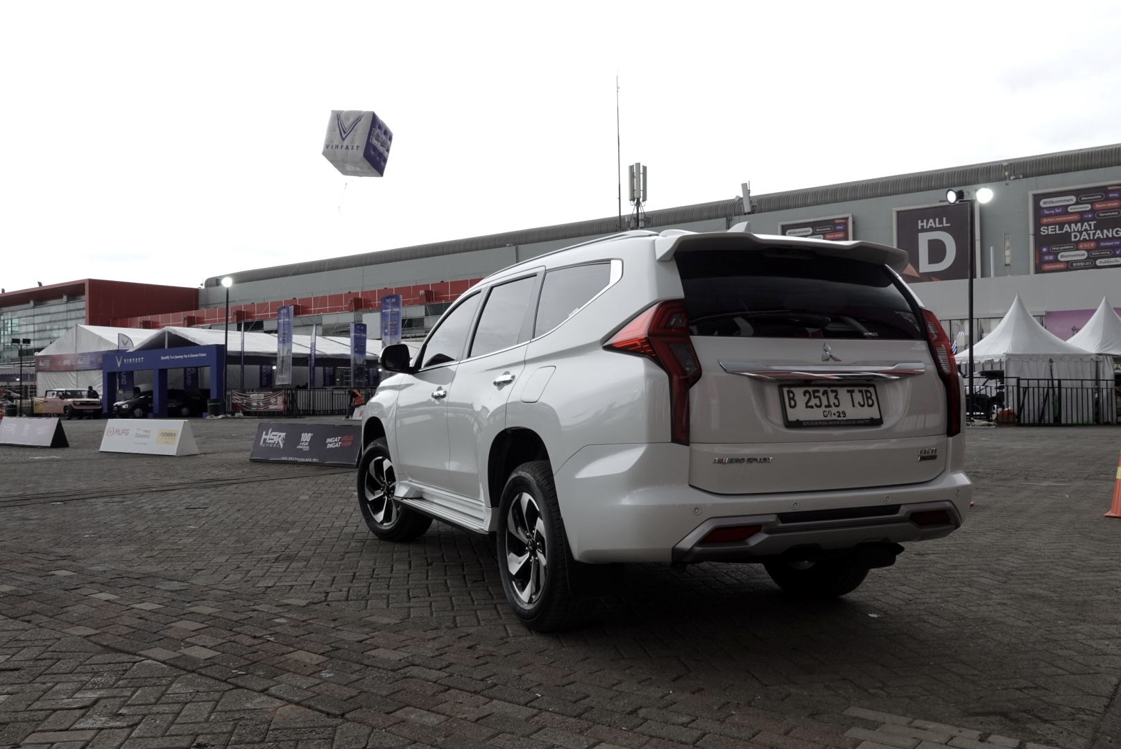 Buritan Mitsubishi Pajero Sport juga terlihat maskulin