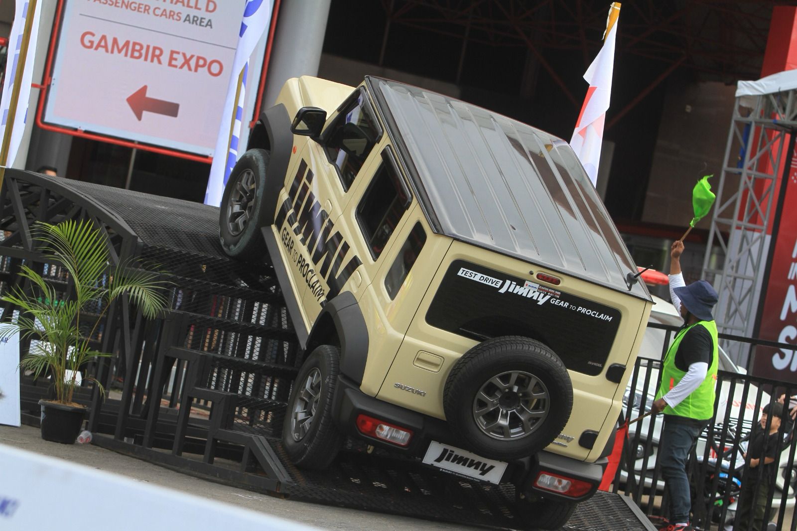 Rock crawling menjadi rintangan pembuka di Jimny Adventure Experience