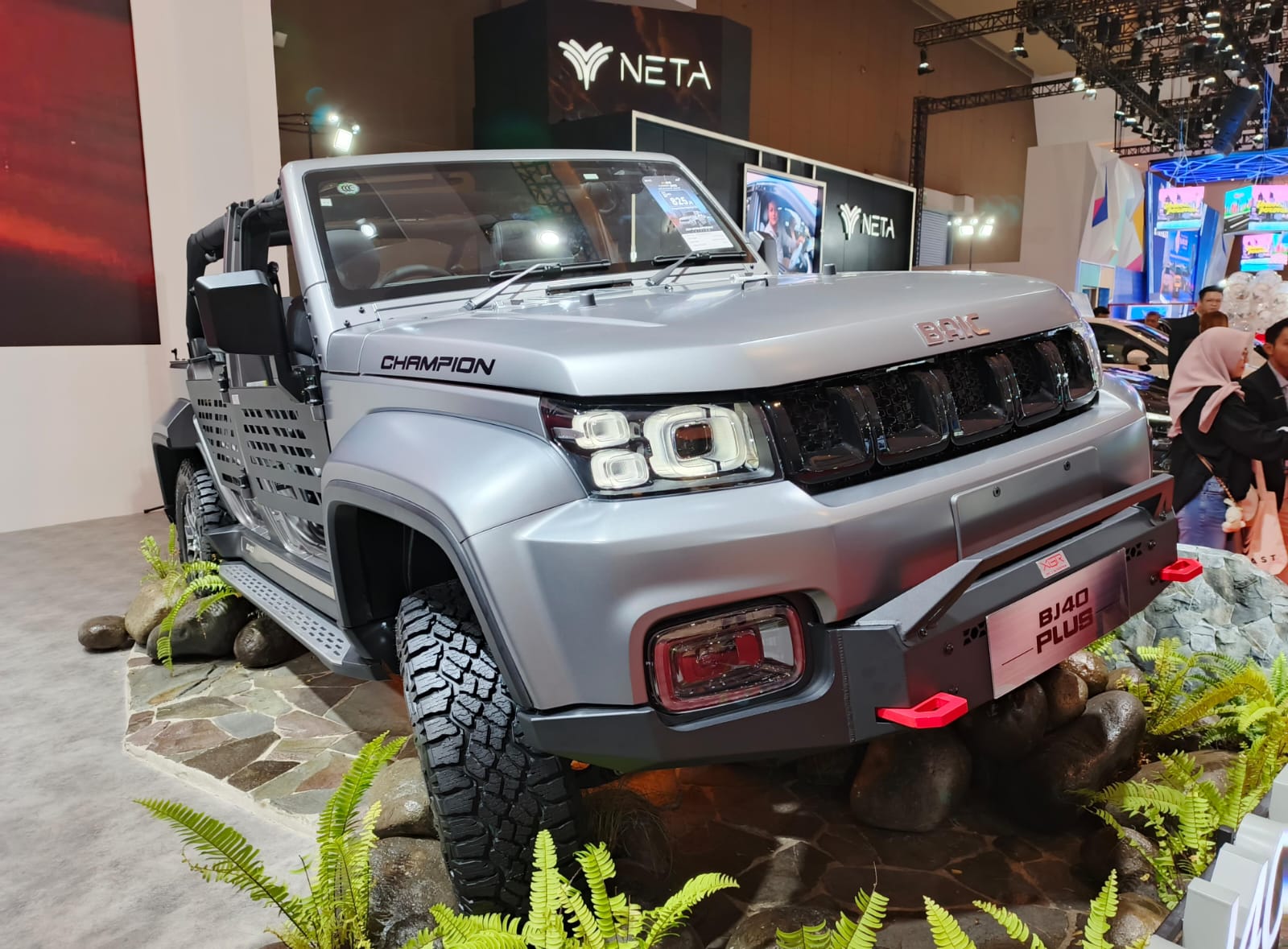 BAIC BJ40 Plus Champion Edition berlabur warna spesial Matte Grey