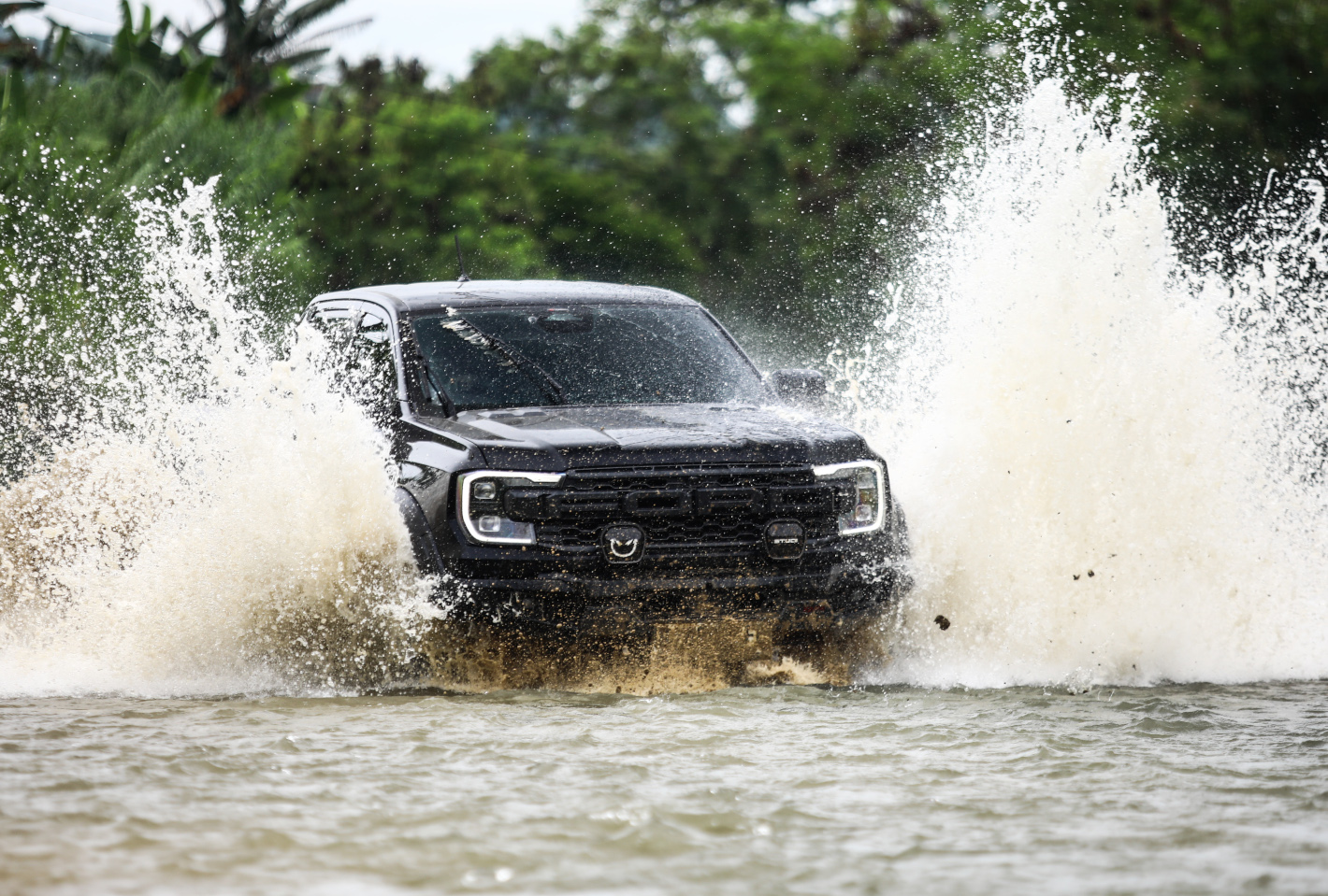 Generasi lanjutan Ford Ranger Raptor libat beragam medab offroad hingga melintasi air