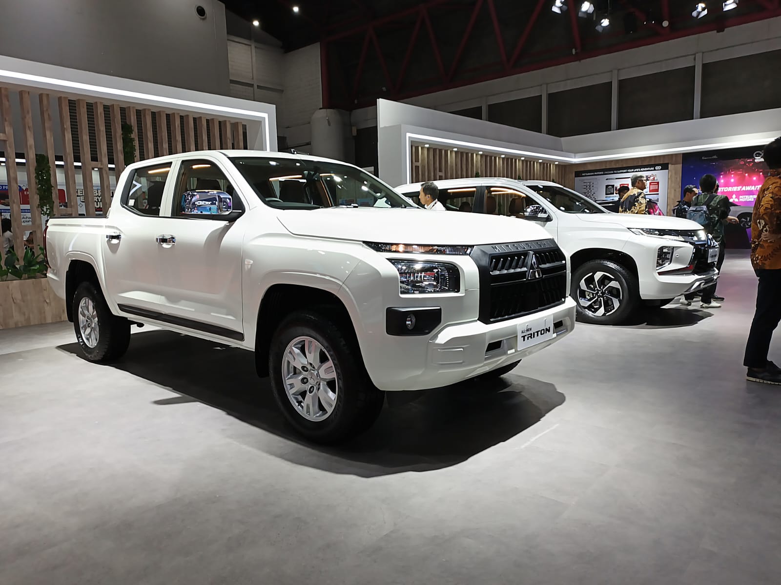 Mitsubishi Triton dan Pajero Sport bersanding bersama di IIMS 2025