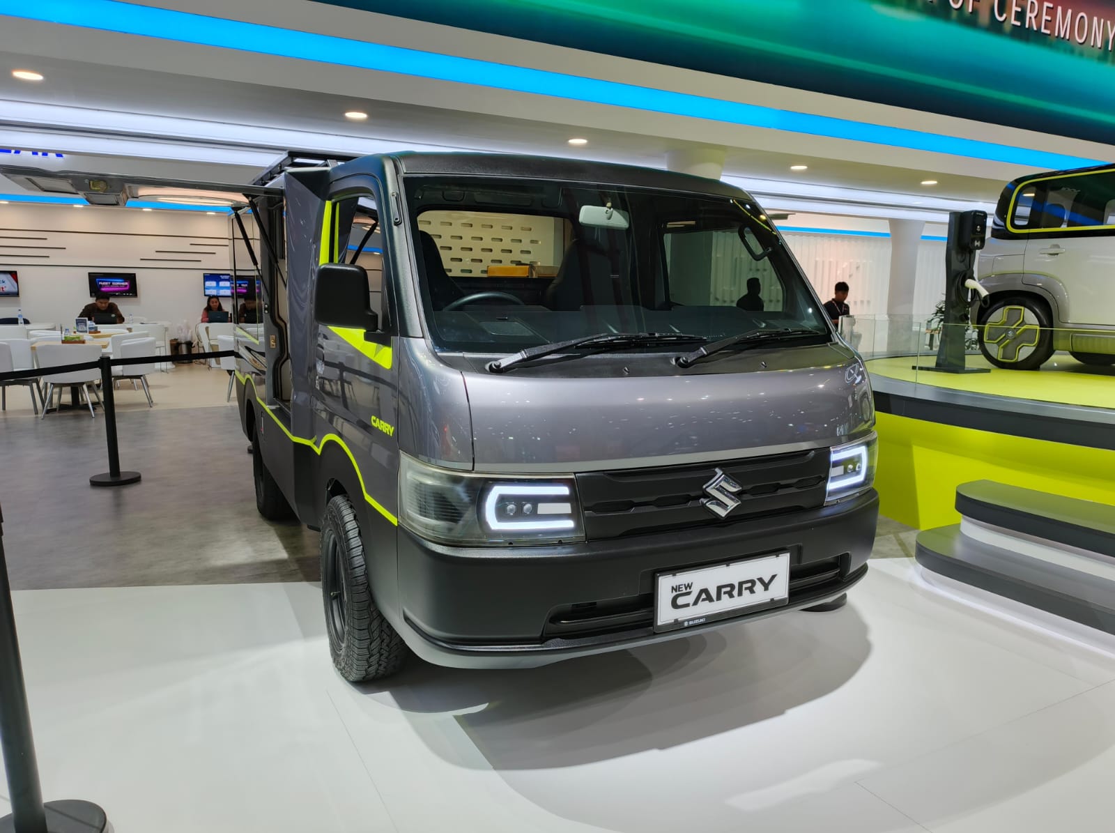 Suzuki New Carry jadi mobile charger mejeng di IIMS 2025