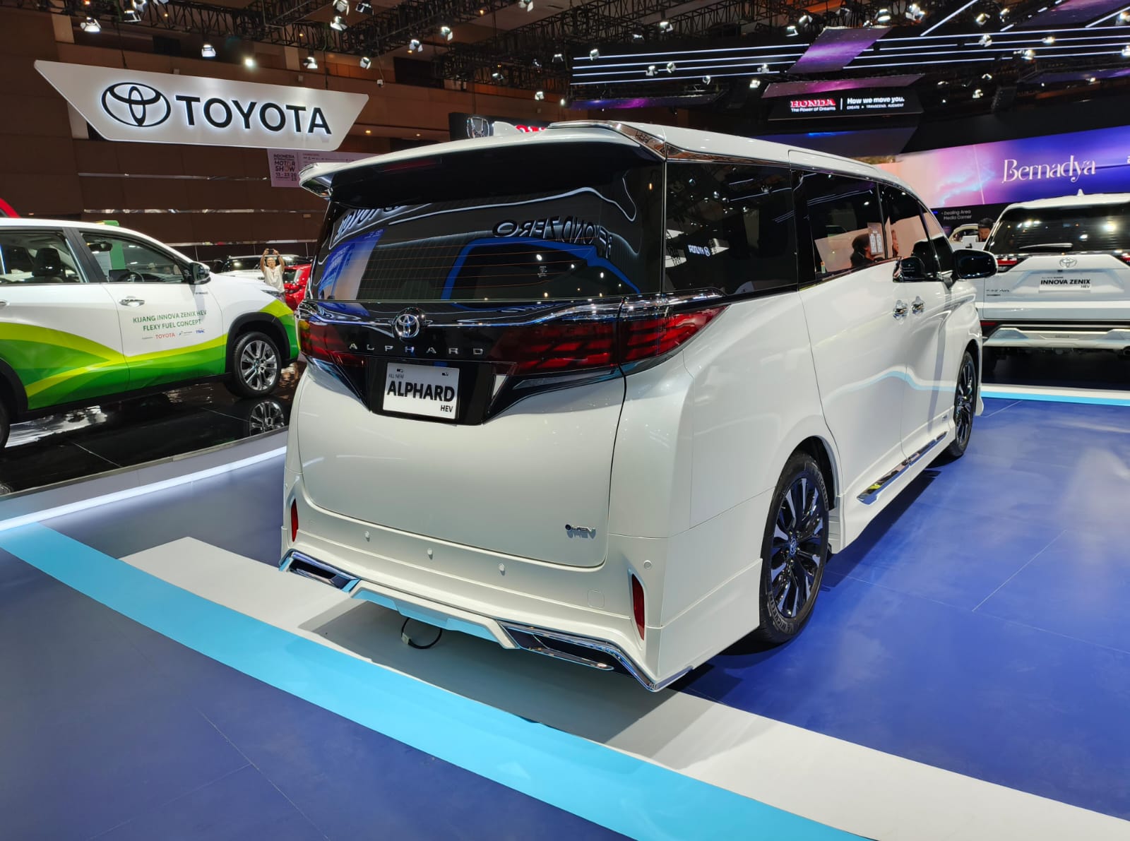 Buritan Toyota New Alphard 2.5 Hybrid CVT 