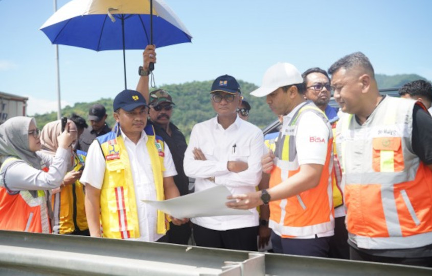 Menteri Pekerjaan Umum (PU) Dody Hanggodo, melakukan peninjauan kesiapan infrastruktur jalan di Provinsi Banten khususnya ruas Tol Tangerang - Merak