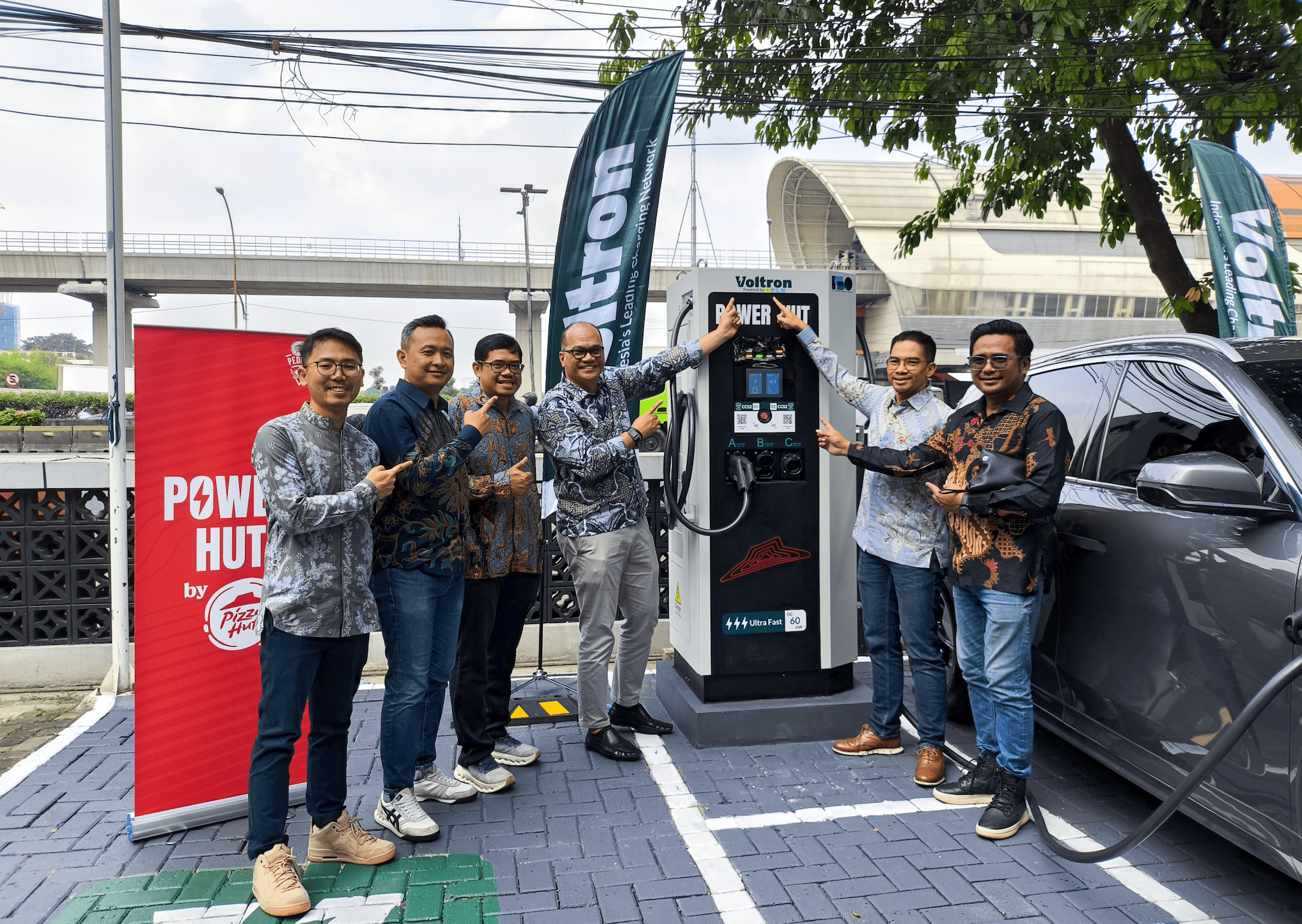 Fasilitas Pengisian Daya Voltron Hadir di Seluruh Dealer Resmi Geely Foto 4 Geely dan Voltron akan memperluas jaringan charging station di seluruh diler resmi Geely di Indonesia