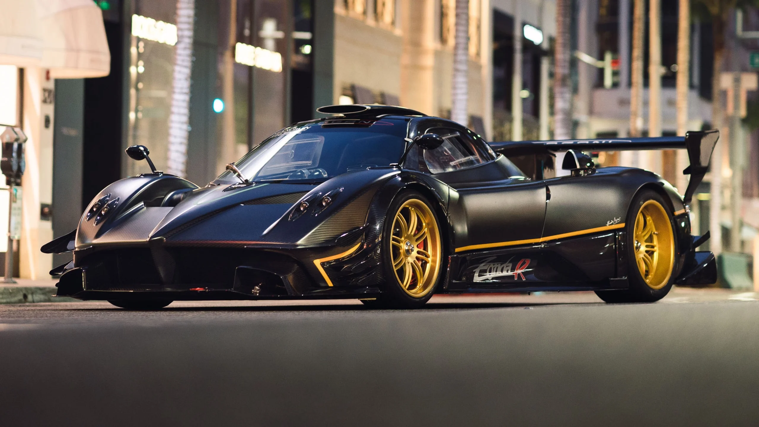 mobil sport mewah Pagani Zonda - Moladin
