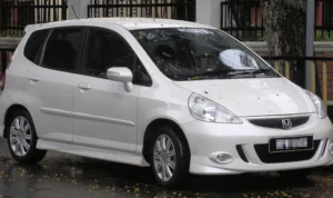 10 Rekomendasi Mobil Keluarga 100 Jutaan honda jazz mobil keluarga 100 jutaan