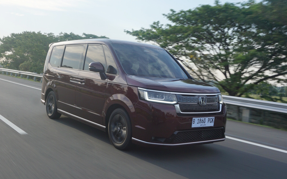 Nyetir Honda STEP WGN e:HEV 700 km