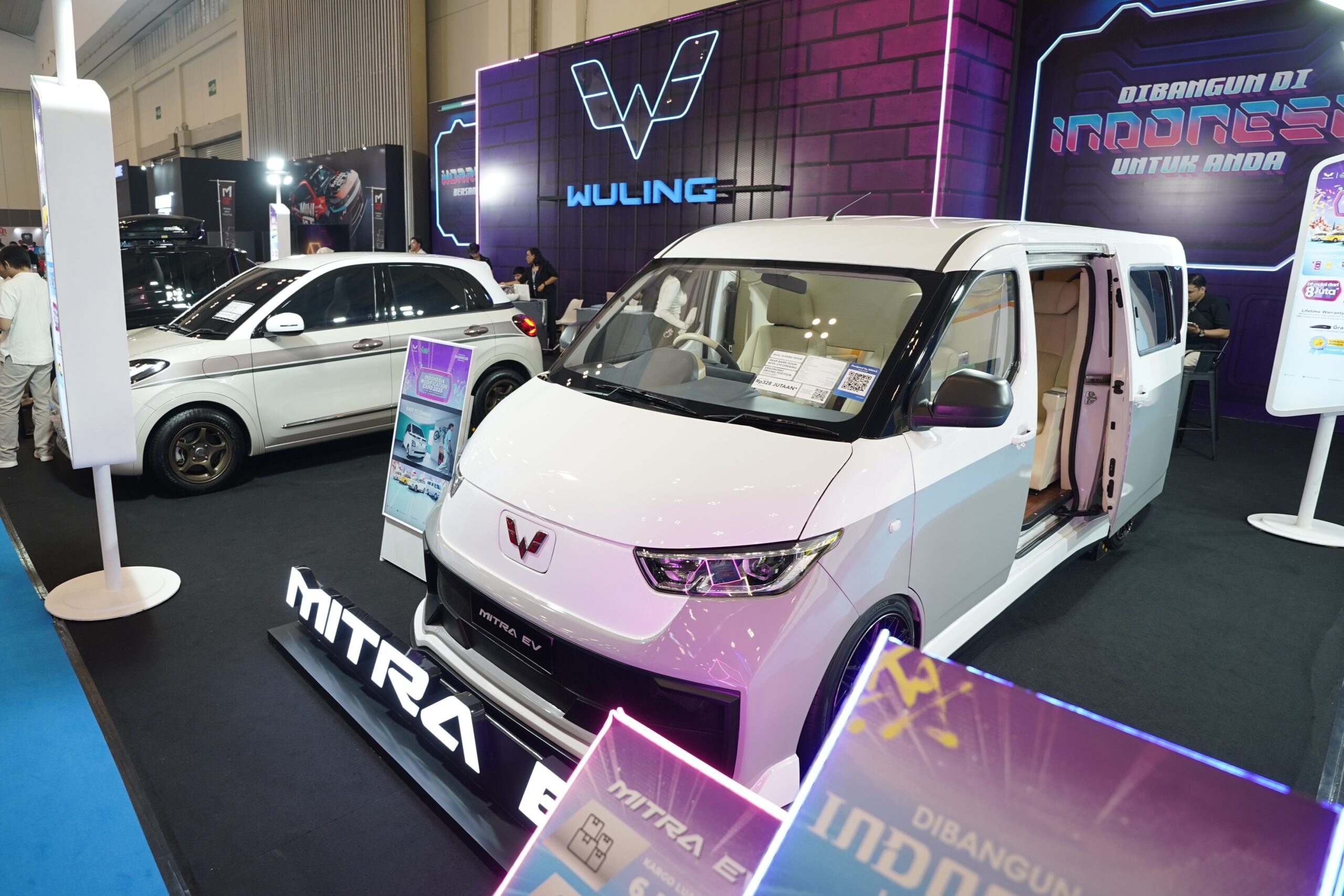 Dalam partisipasi Wuling tahun ini turut hadir Mitra EV ‘VIP Concept hasil kolaborasi dengan NMAA dan Wuling BinguoEV ‘Daily Driven Style scaled