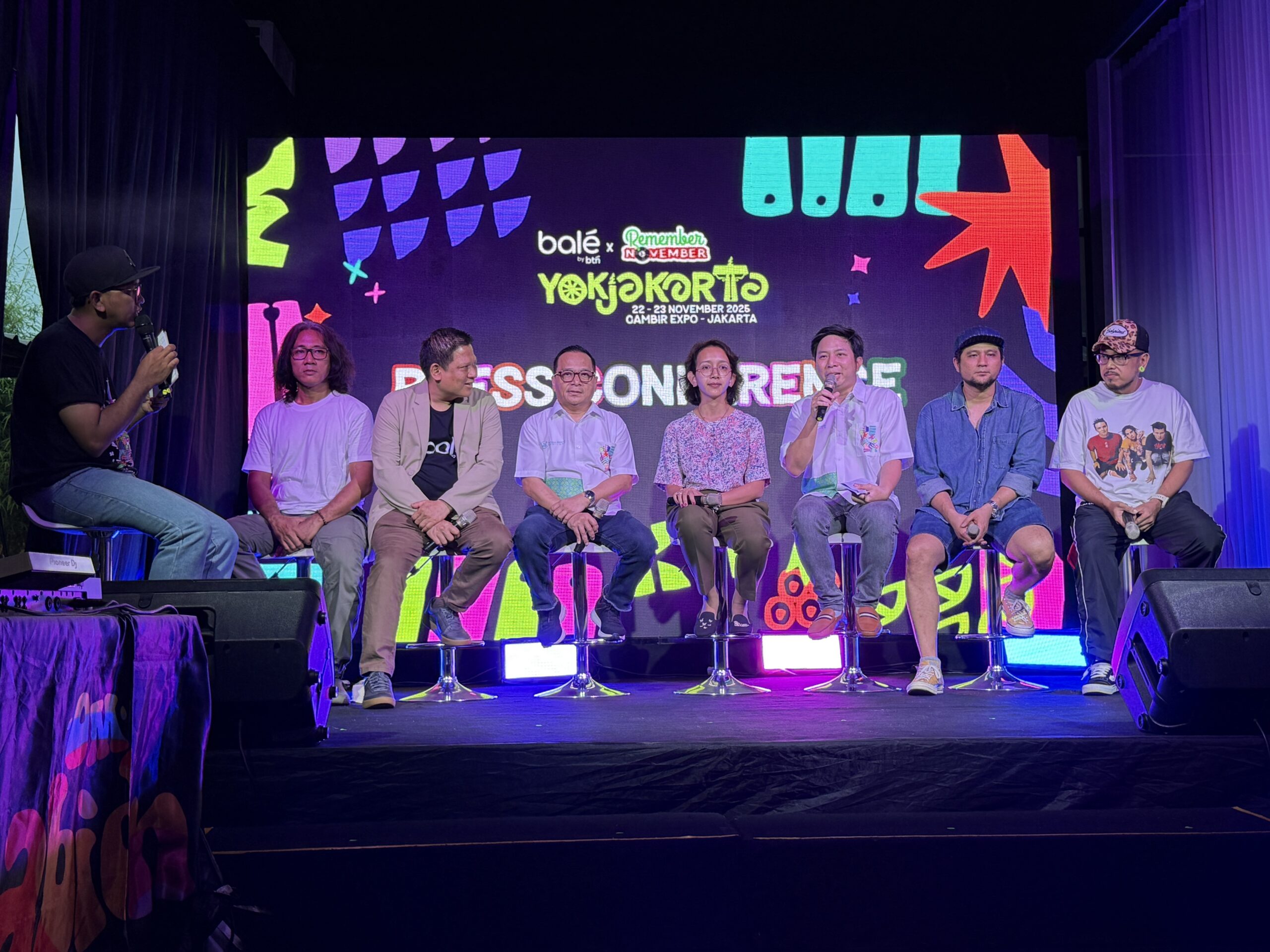 Kolaborasi ini diumumkan pada kegiatan Press Conference Remember November Vol.3 Yokjakarta yang diselenggarakan hari ini 2010 di Bima Square Yogyakarta scaled