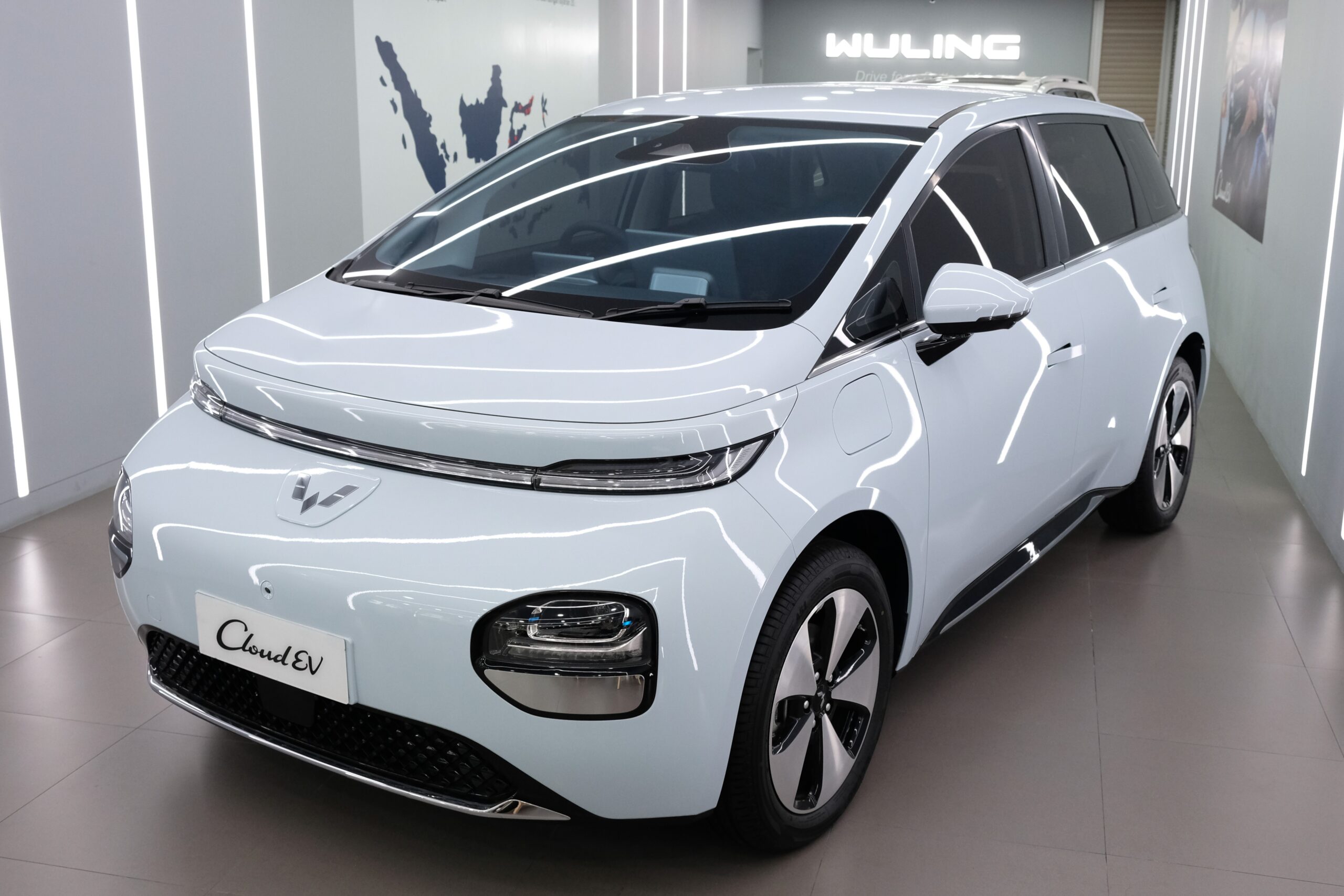 Wuling Cloud EV merupakan medium hatchback EV ‘Driving The Future of Comfort yang menonjolkan kenyamanan dan modern 1 scaled