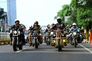 8 Perlengkapan Touring Motor yang Wajib Dipersiapkan dan Dibawa. Udah Punya?