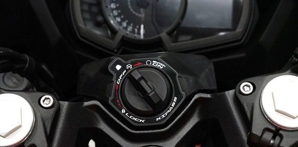 5 Perbedaan Kawasaki Ninja 250 Vs ZX-25R, Lebih Baik Mana? Fitur Keyless ninja 250