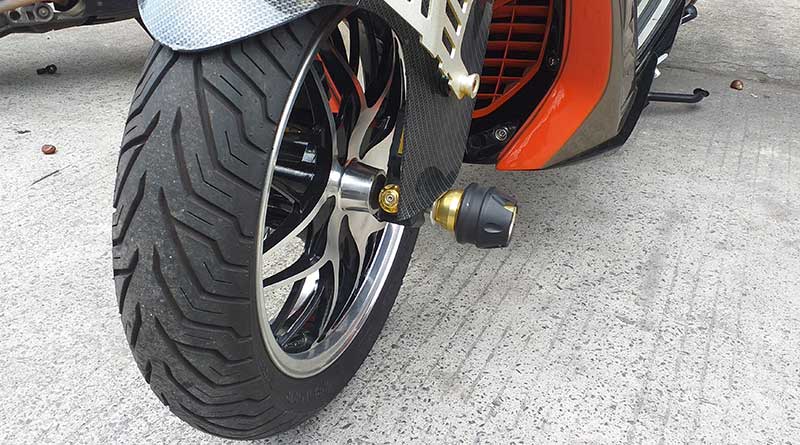 12 Tips Membeli Motor Bekas yang Perlu Kamu Ketahui Cek Roda