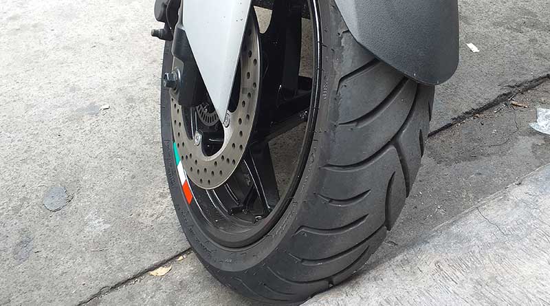 kembang ban terbalik