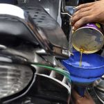 Telat Ganti Oli Motor? Nih 5 Bahaya yang Timbul!
