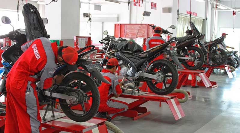 Service Di Bengkel Resmi