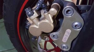 Ini Cara Setel Rem Cakram Motor dan Merawatnya