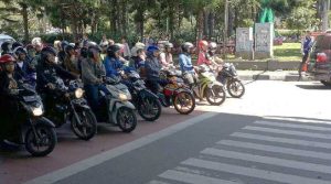 15 Cara Menjadi Pengendara Motor yang Baik di Jalan Raya