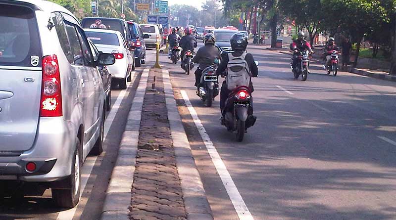 Pengendara Melawan Arus