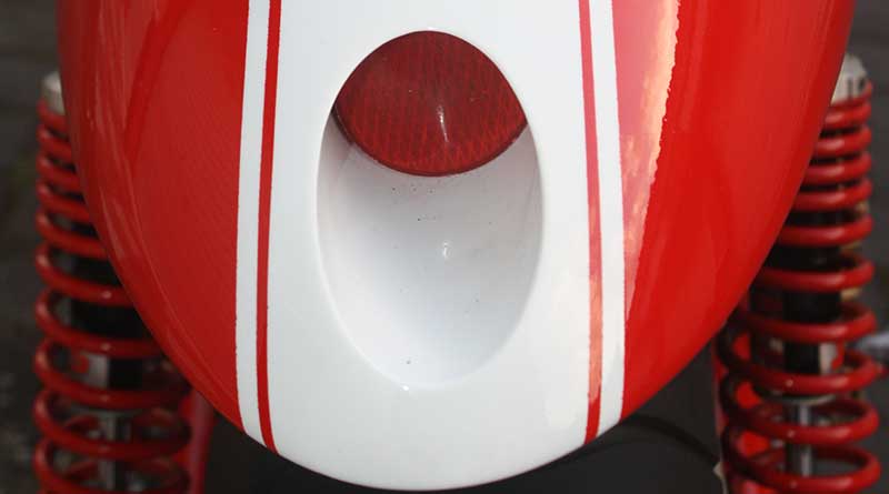 Bodi belakang bak buntut tawon