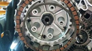 Ciri-Ciri Kopling Motor Selip dan Cara Mengatasinya